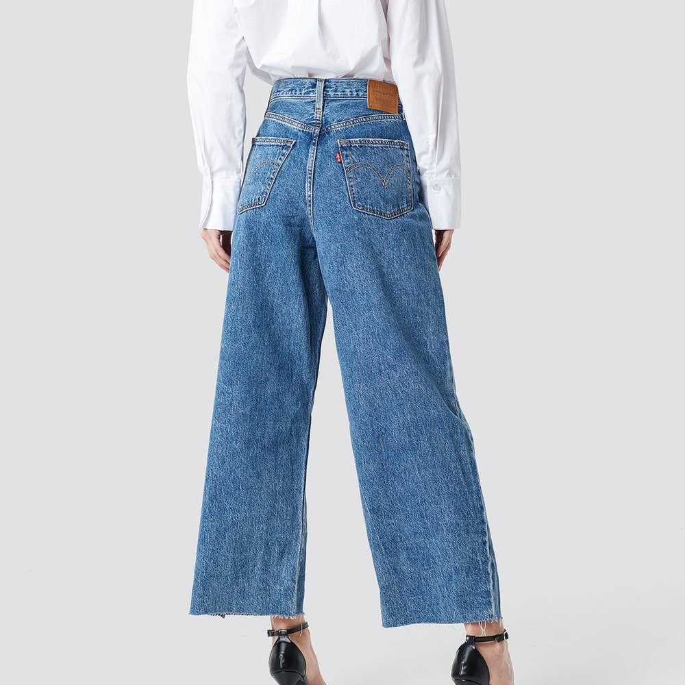 Levi's ribcage pleated crop cutoff